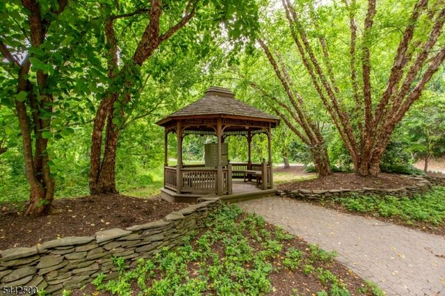 13 Rock Creek Woods, Lambertville City, NJ 08530