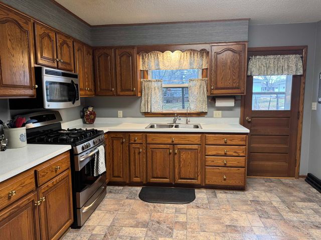 404 Birch Drive, Fredericksburg, IA 50630