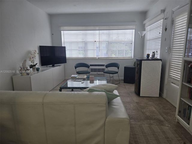 717 Espanola Way 207, Miami Beach, FL 33139