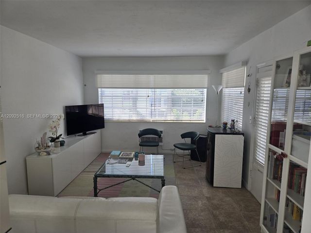 717 Espanola Way 207, Miami Beach, FL 33139