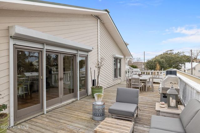 1104 Shepard Street, Morehead City, NC 28557