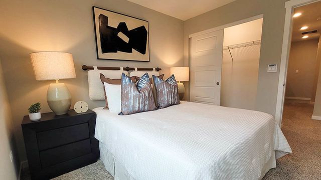 2220 Lakeshore Drive, Schaumburg, IL 60173