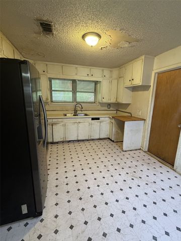 3217 Lakeland Street, Fort Worth, TX 76111