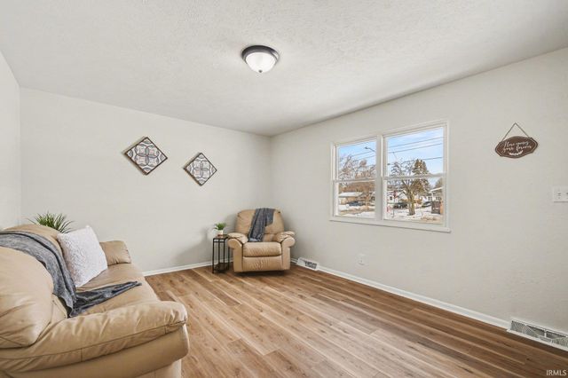 2005 E 4Th Street, Mishawaka, IN 46544