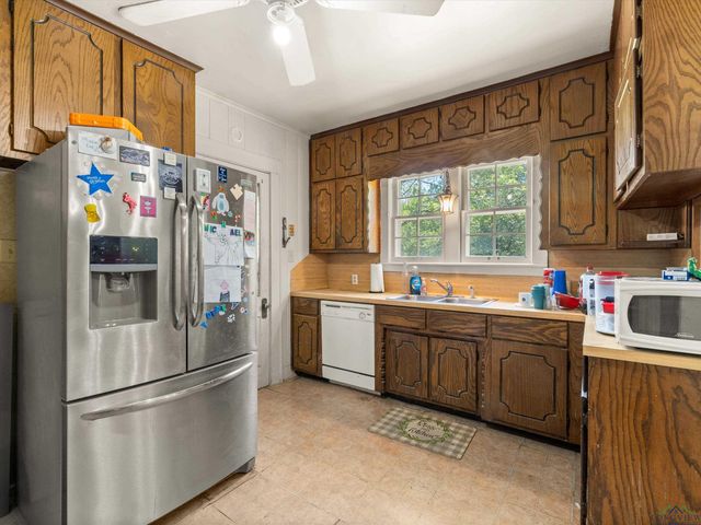 464 W DEPOT ST, Avinger, TX 75630