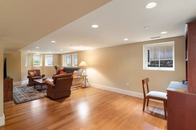13 Avon 13, Cambridge, MA 02138