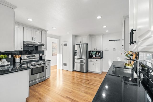 223 San Carlos Avenue, Redwood City, CA 94061