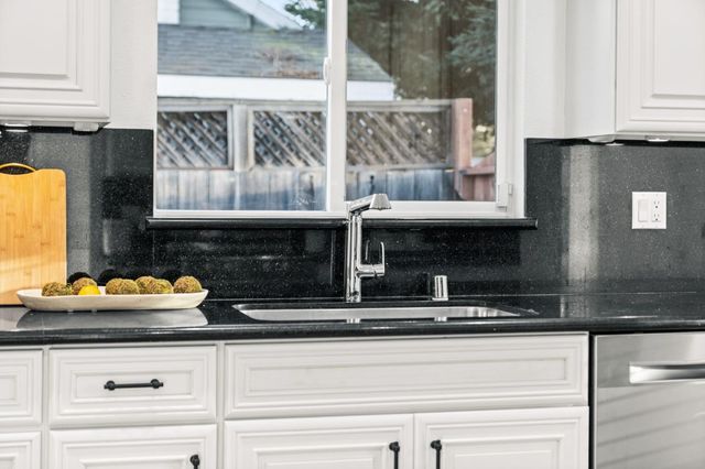 223 San Carlos Avenue, Redwood City, CA 94061