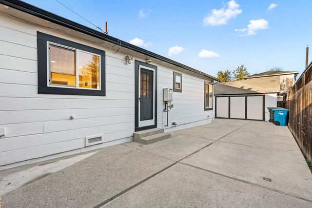 223 San Carlos Avenue, Redwood City, CA 94061