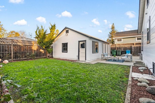 223 San Carlos Avenue, Redwood City, CA 94061