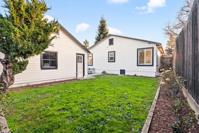 223 San Carlos Avenue, Redwood City, CA 94061