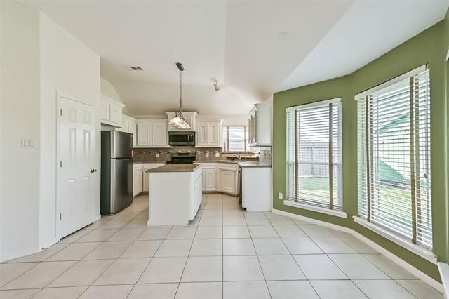 2906 31st Avenue N, Texas City, TX 77590