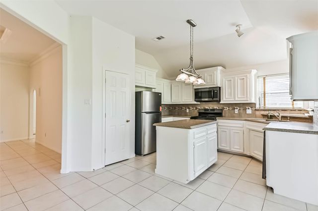 2906 31st Avenue N, Texas City, TX 77590