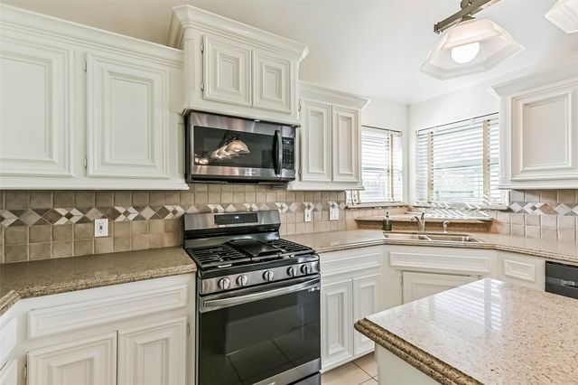 2906 31st Avenue N, Texas City, TX 77590