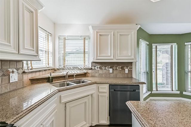 2906 31st Avenue N, Texas City, TX 77590