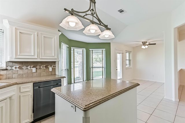 2906 31st Avenue N, Texas City, TX 77590