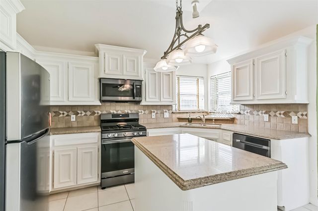 2906 31st Avenue N, Texas City, TX 77590