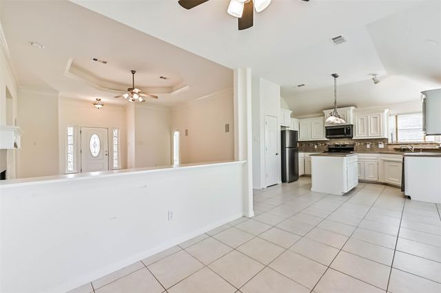 2906 31st Avenue N, Texas City, TX 77590