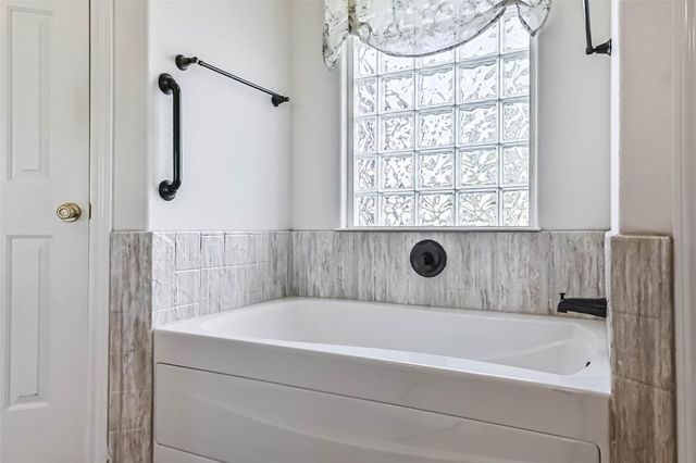 2906 31st Avenue N, Texas City, TX 77590