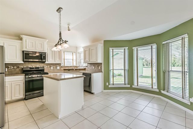 2906 31st Avenue N, Texas City, TX 77590