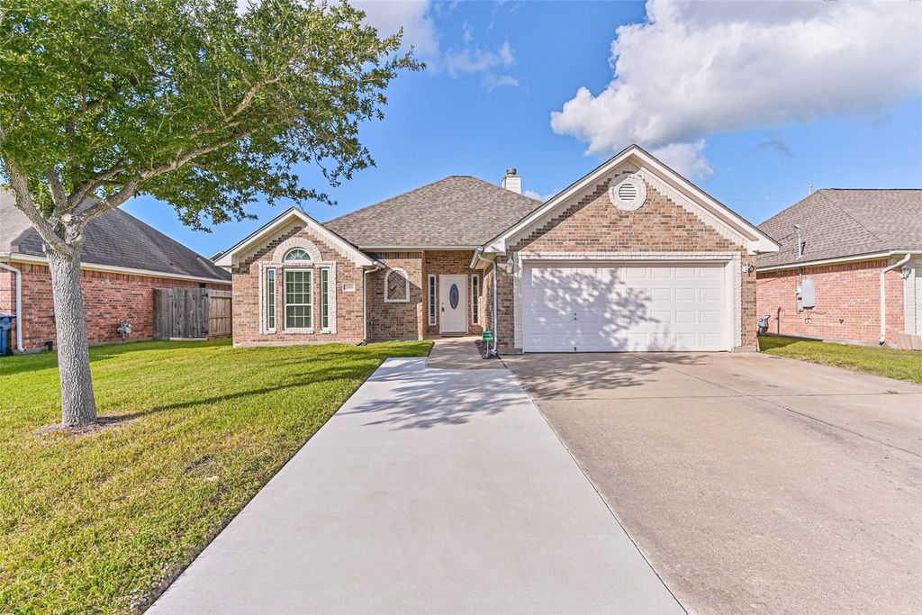 2906 31st Avenue N, Texas City, TX 77590