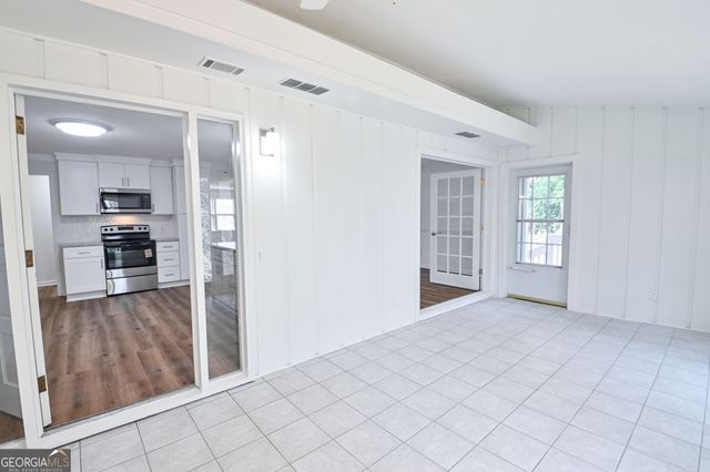 1297 Lakeshore Circle, Gainesville, GA 30501