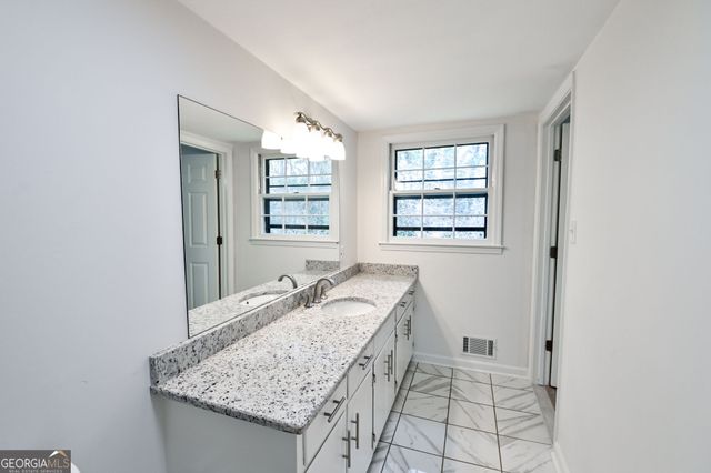 1297 Lakeshore Circle, Gainesville, GA 30501