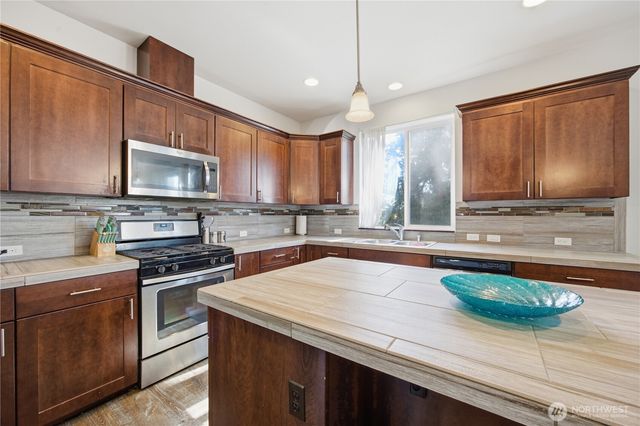 20201 20th Avenue E, Spanaway, WA 98387