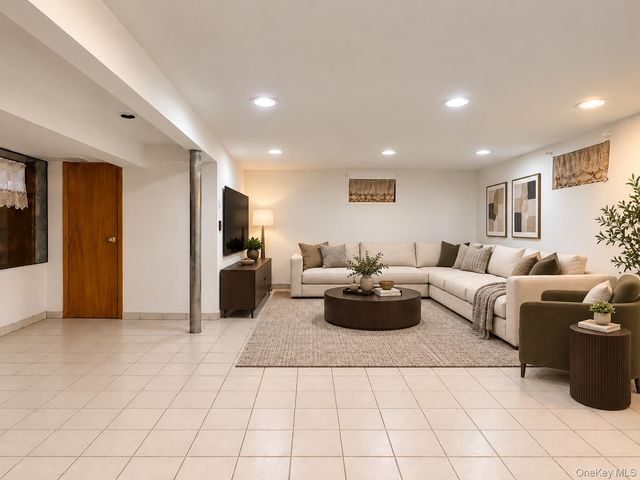 2829 Clearview Expressway, Bayside, NY 11360