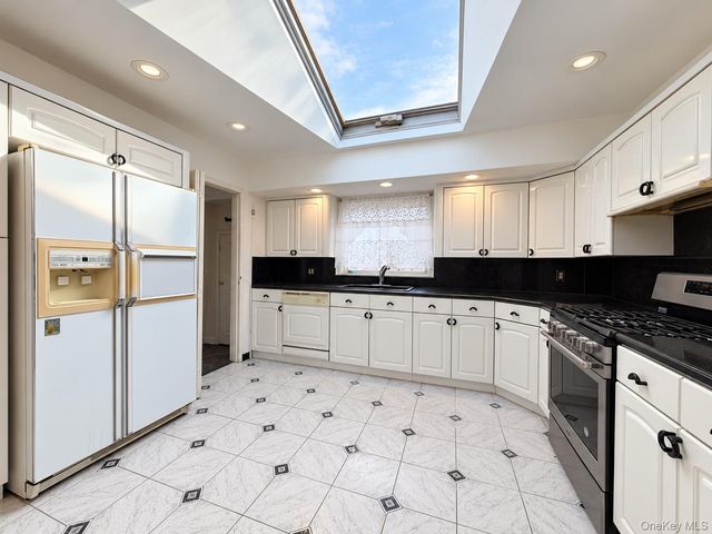 2829 Clearview Expressway, Bayside, NY 11360