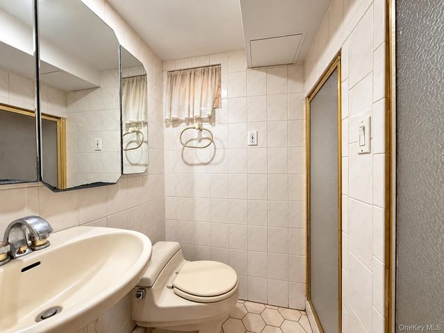 2829 Clearview Expressway, Bayside, NY 11360
