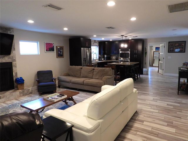 7800 COUNTRY CLUB ROAD N, St Petersburg, FL 33710