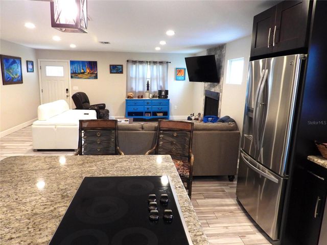 7800 COUNTRY CLUB ROAD N, St Petersburg, FL 33710