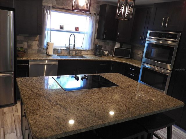 7800 COUNTRY CLUB ROAD N, St Petersburg, FL 33710
