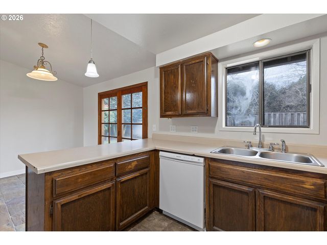 317 Sw ANGELINE Ave, Gresham, OR 97080