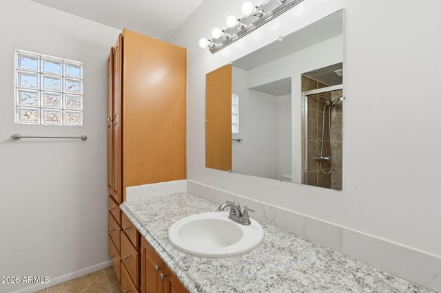 2416 W STELLA Lane, Phoenix, AZ 85015