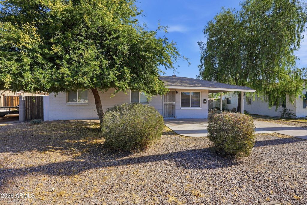 2416 W STELLA Lane, Phoenix, AZ 85015