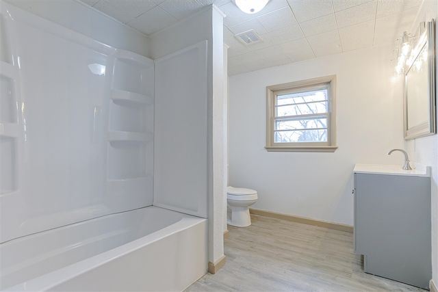 1582 Bakertown Road, Buchanan, MI 49107