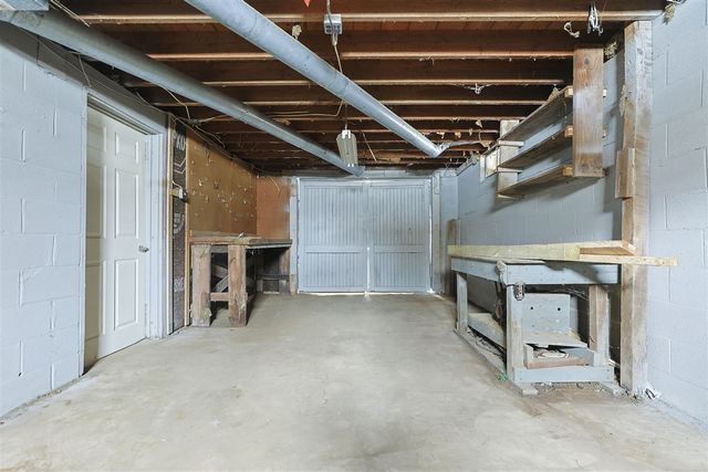 1582 Bakertown Road, Buchanan, MI 49107