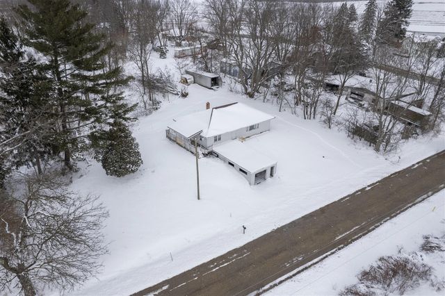 1582 Bakertown Road, Buchanan, MI 49107