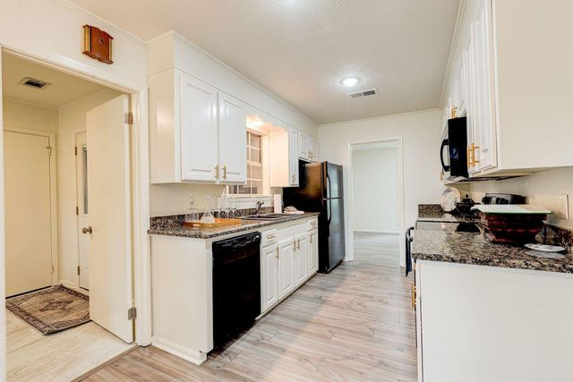 115 Jeff Davis Cir., Hattiesburg, MS 39402