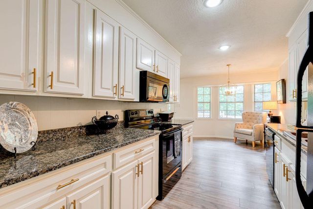 115 Jeff Davis Cir., Hattiesburg, MS 39402