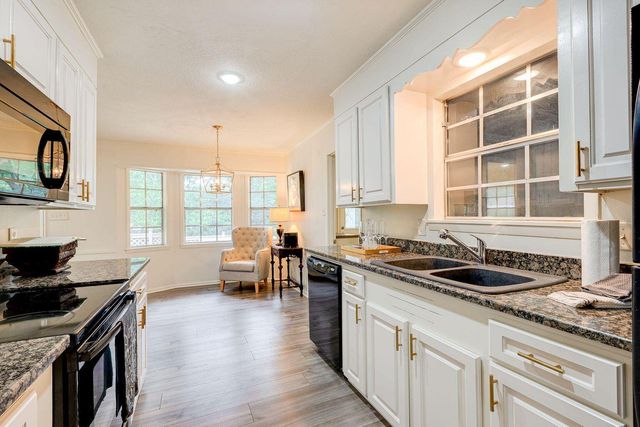 115 Jeff Davis Cir., Hattiesburg, MS 39402