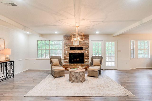 115 Jeff Davis Cir., Hattiesburg, MS 39402