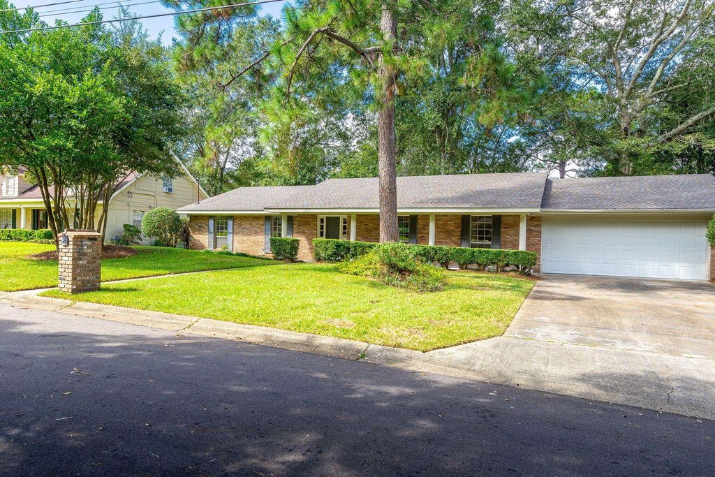 115 Jeff Davis Cir., Hattiesburg, MS 39402