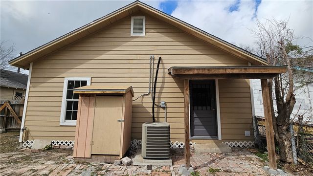 1330 7th St, Corpus Christi, TX 78404