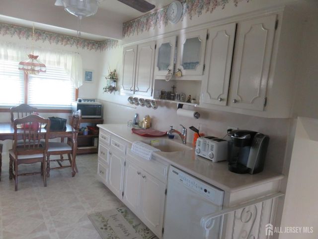 14 Sterling Court, Perth Amboy, NJ 08861