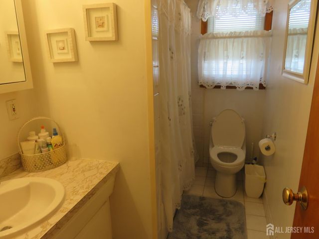 14 Sterling Court, Perth Amboy, NJ 08861