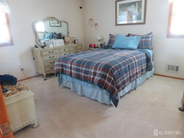14 Sterling Court, Perth Amboy, NJ 08861