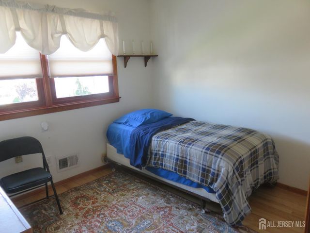 14 Sterling Court, Perth Amboy, NJ 08861
